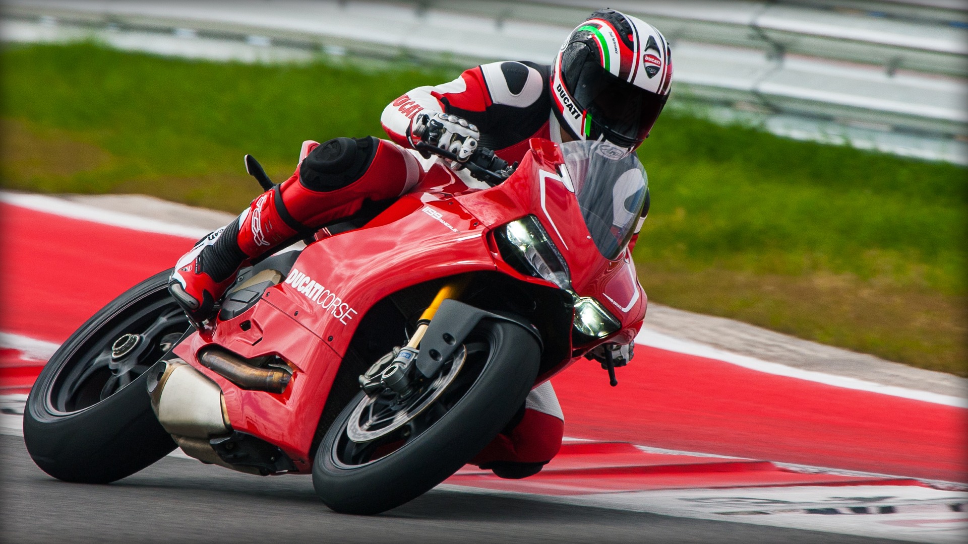 Ducati-Backgrounds-wallpaer-Full-HD-08