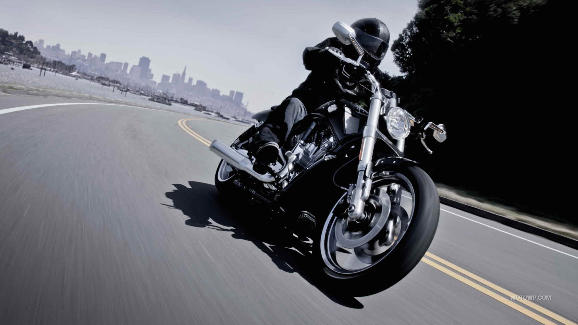 Harley-Davidson-Motocyle-full-HD-Wallpaper-06